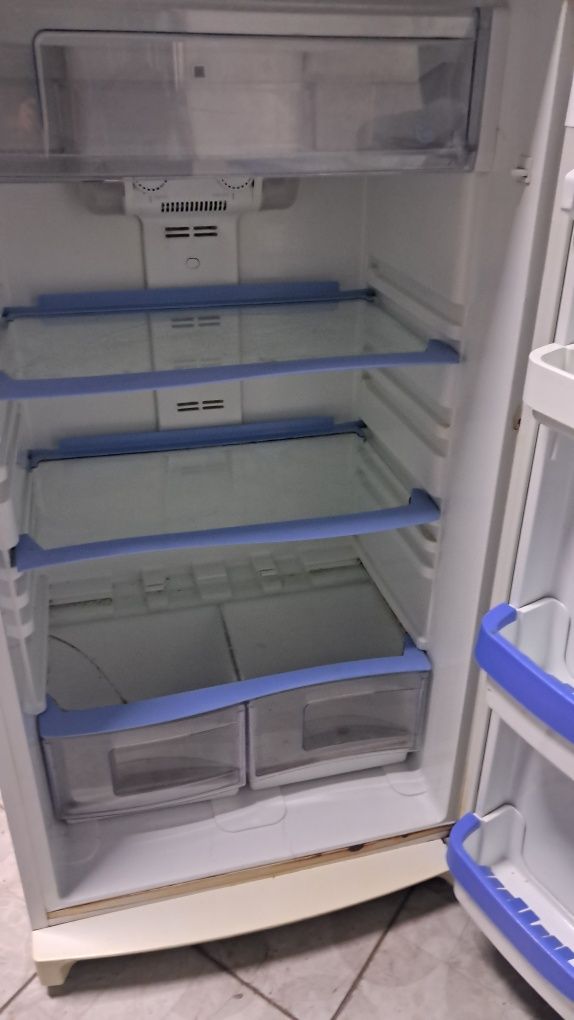 Холодильник Indesit No Frost