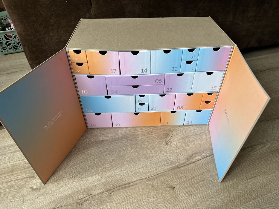 Grube kartonowe pudelko z szufladkami zalando