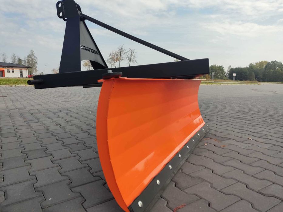 Pług śnieżny do ciagnika rolniczego obrotowy do śniegu