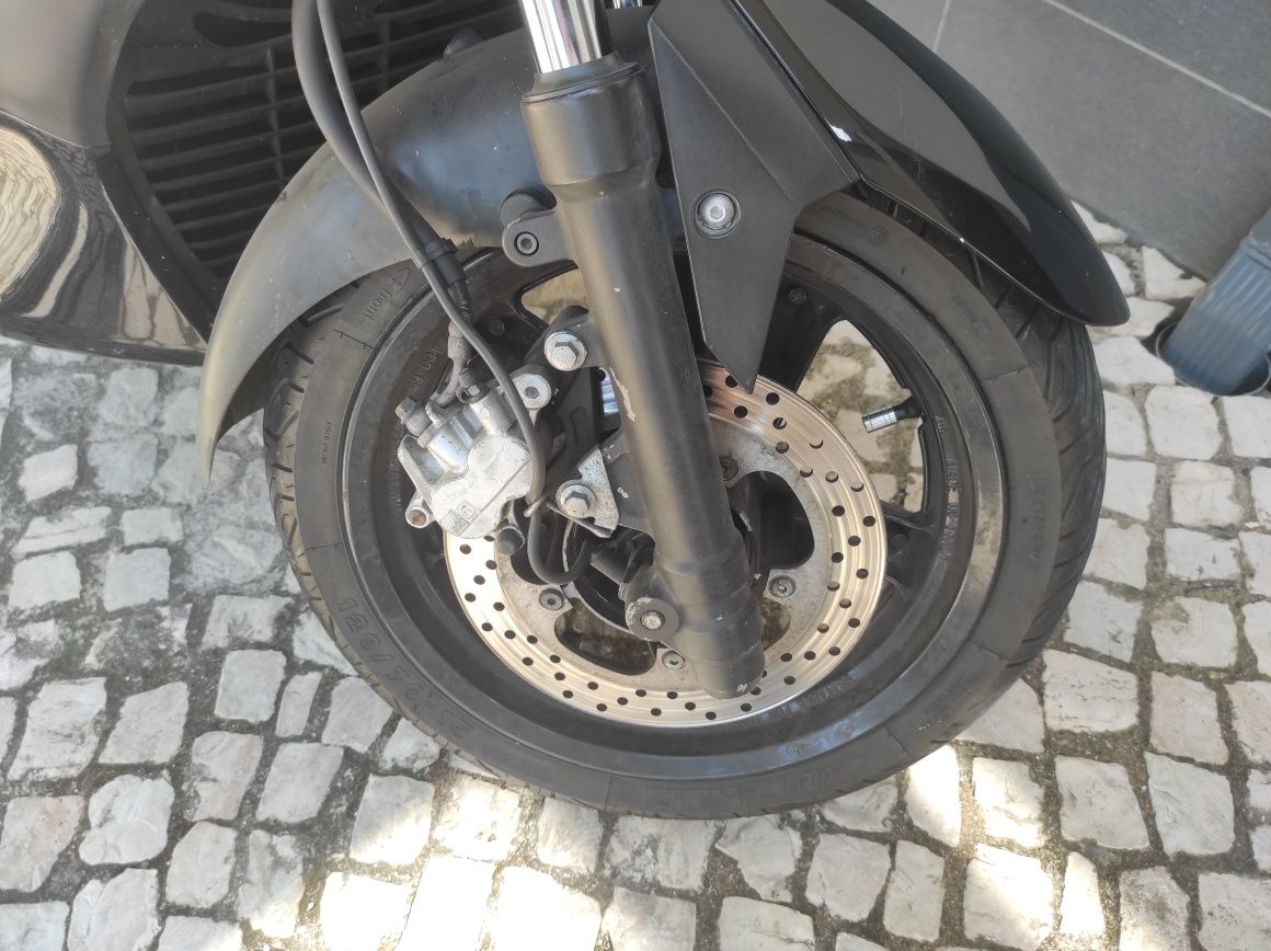 Yamaha Xmax 250 scooter