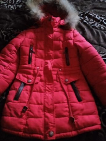 Зимнє пальто для дівчинки 8-9 років. В подарунок шапочка.