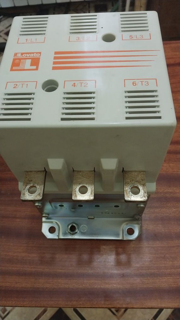 Контактор Lovato type B 250.