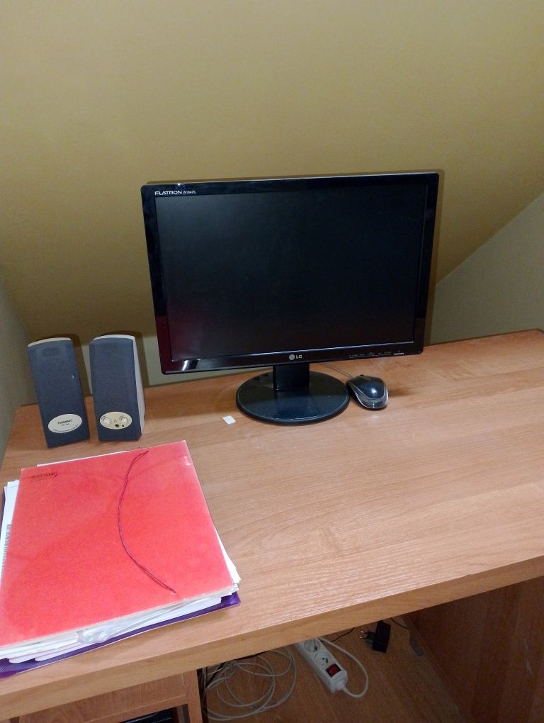 Zadbany Monitor LG 19 cali Flatron w19 42s + kable
