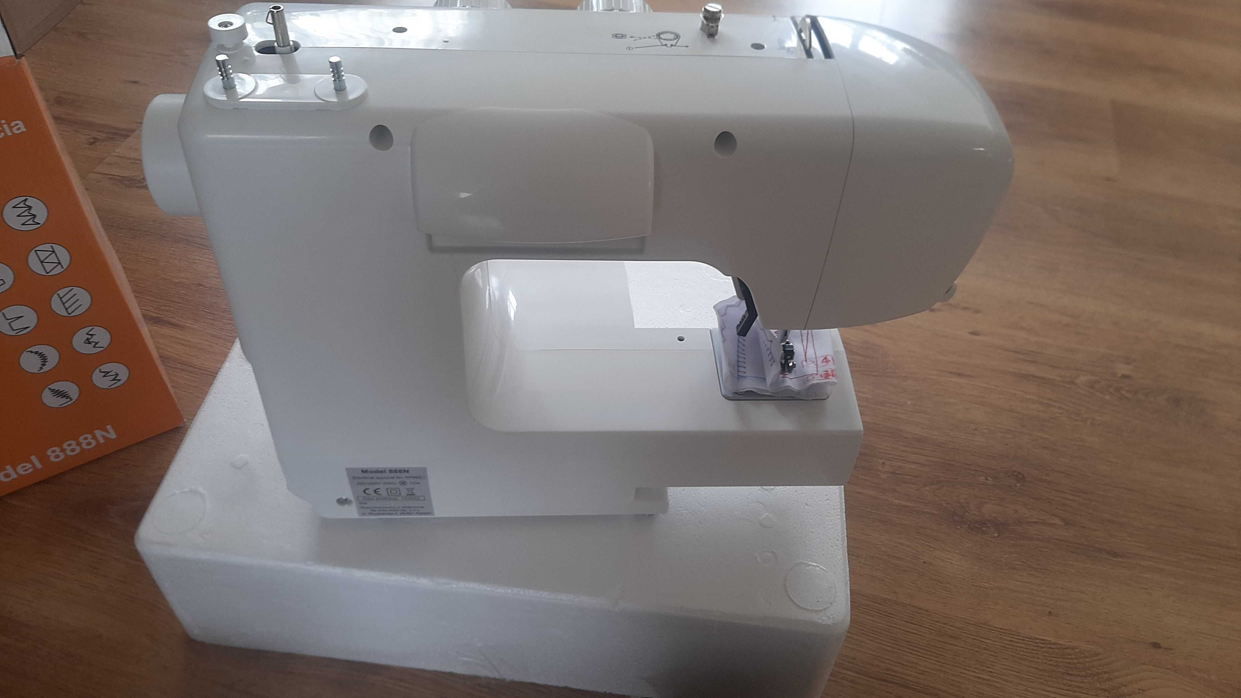 Продам швейну машину Arka Radom 888N в повній комплектації