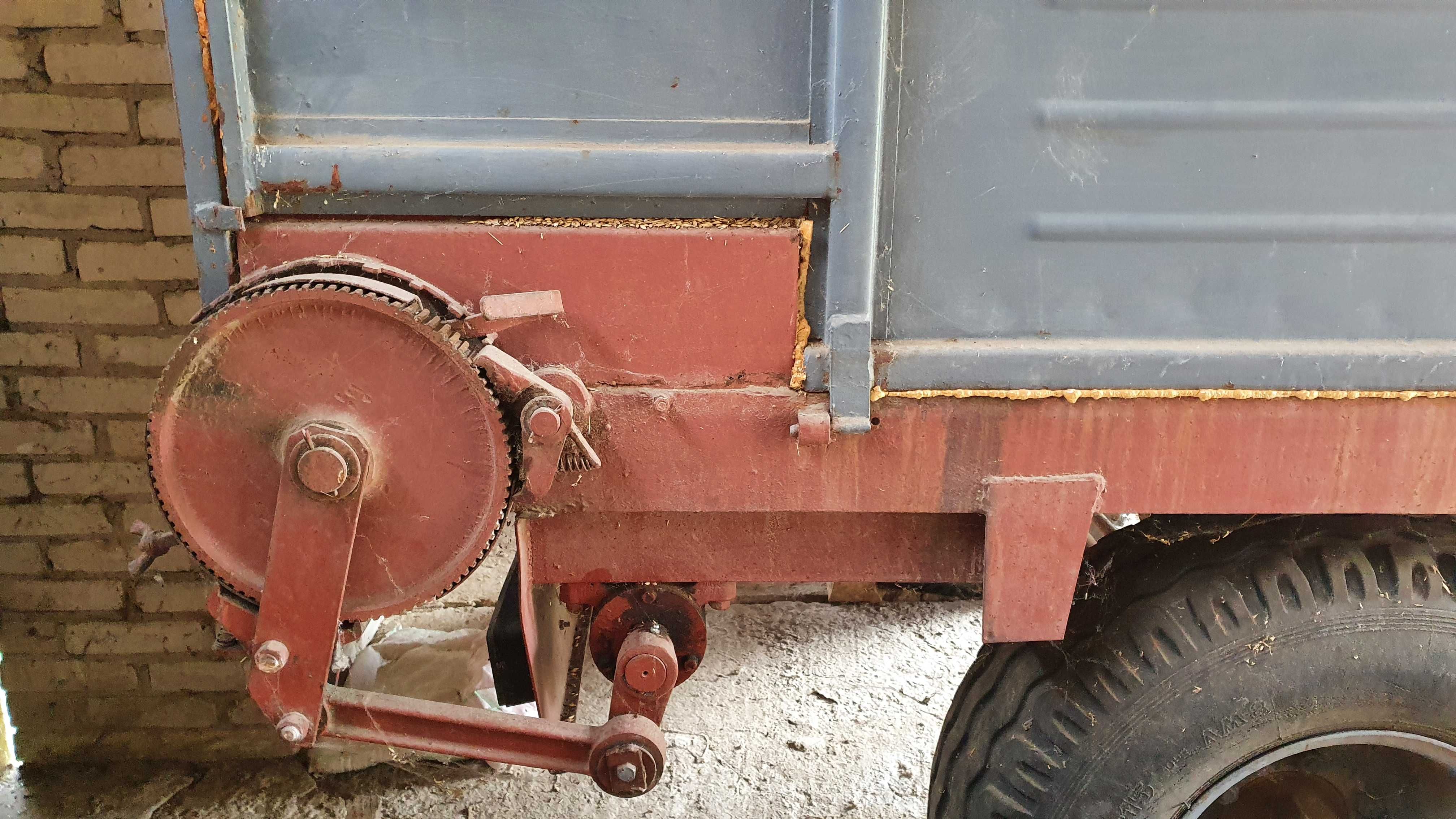Przyczepa / Rozrzutnik do ciągnika 3,5T