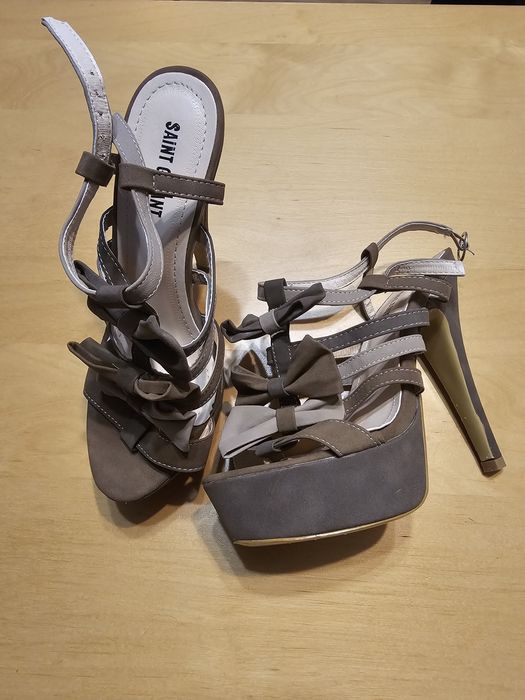 Beżowe szpilki na koturnie rozmiar 37 WYSOKIE