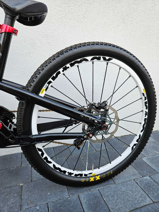 YT Play slope dirt BOS Saint X0