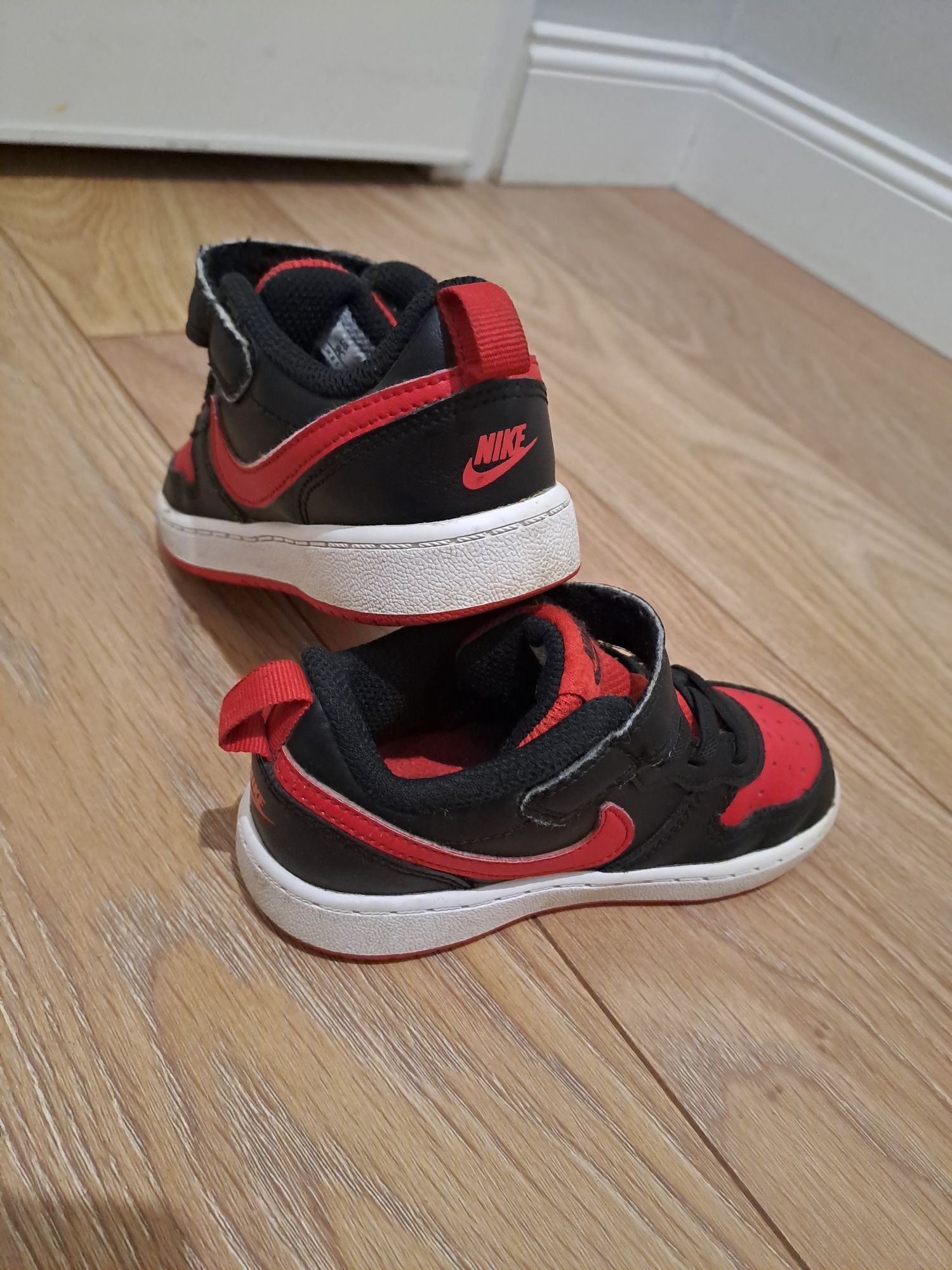 Sneakersy adidasy Nike 9c rozmiar 26 czerwone