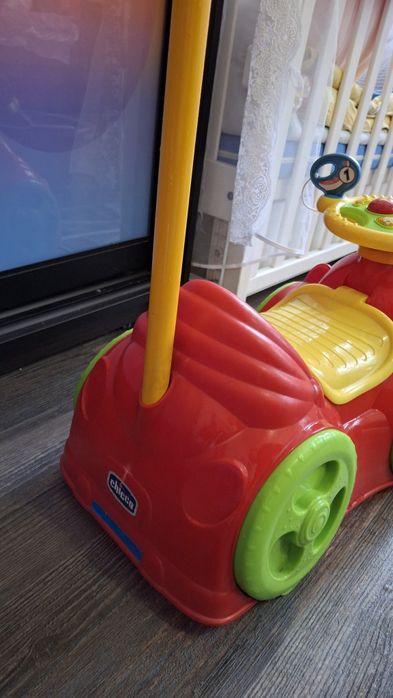 Машинка толокар Chicco