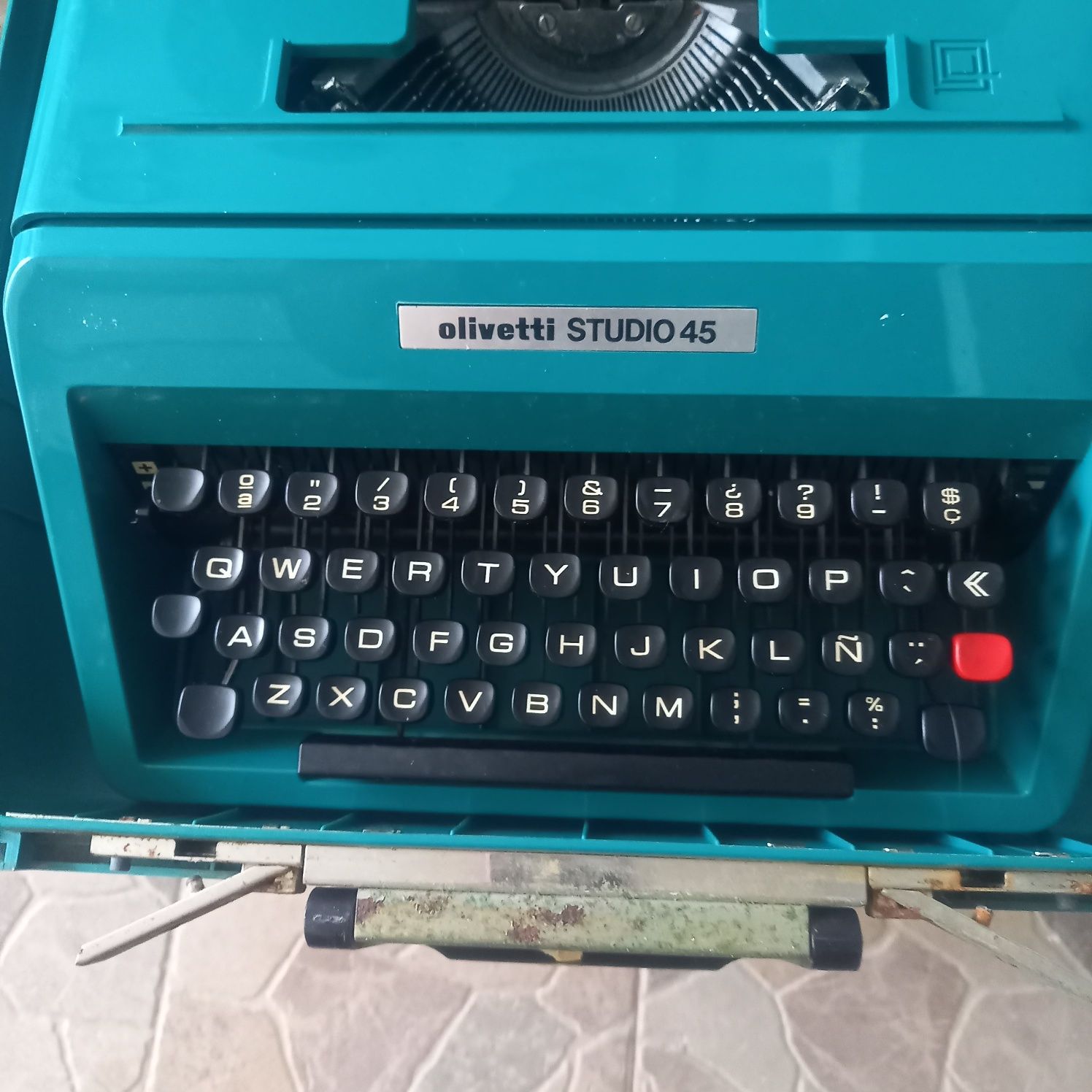 Máquina de escrever Olivetti STUDIO 45