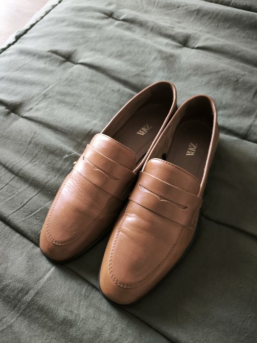 Sapatos Zara, pele genuína. Impecáveis. Mal foram usados.