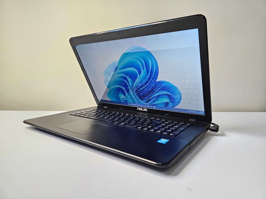 SZYBKI Laptop ASUS 17' 4K i7 8x3.10/16GB RAM/KARTA GRAFICZNA 2GB/ssd