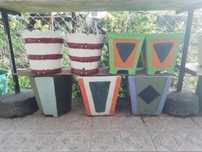 Vasos em cimento antigos restaurados.