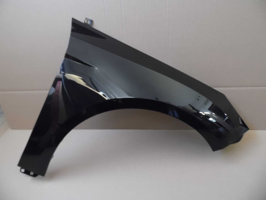 Ford Focus 11-18 Mk3 III prawy błotnik czarny FB