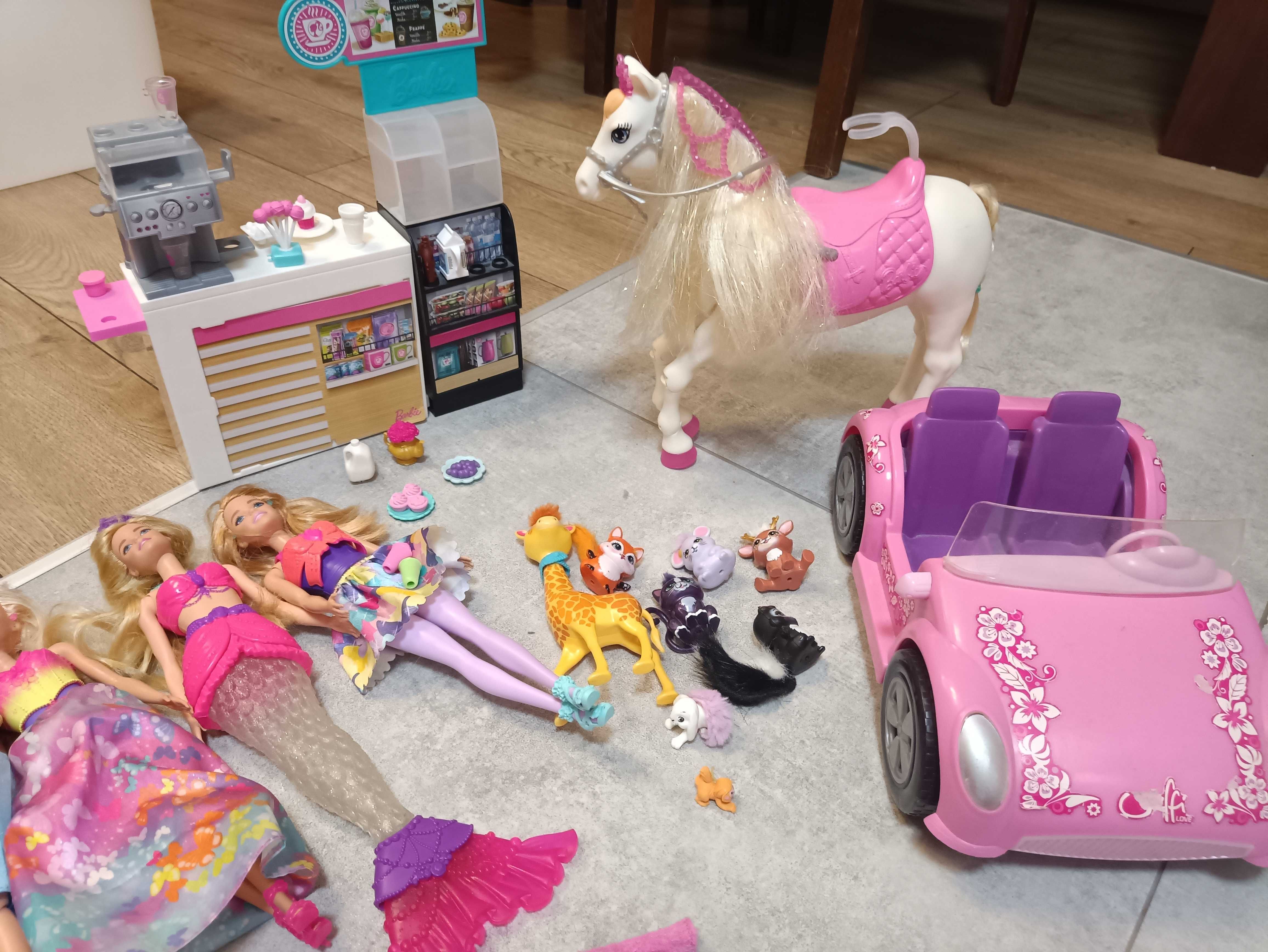 Duży zestaw lalek barbie + interaktywny koń + kawiarenka + akcesoria