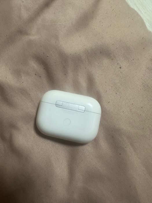 AirPods 1 pro  w miarę dobry