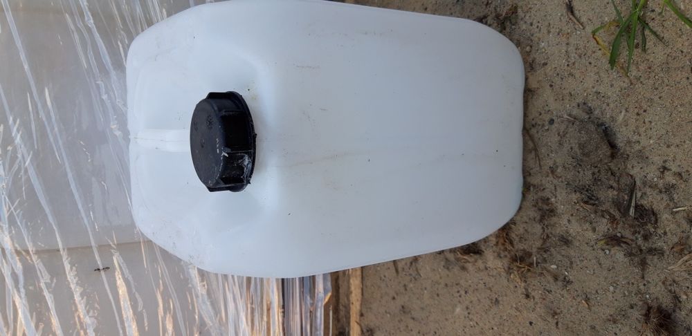 Bańki banka kanistry 10 litrów.