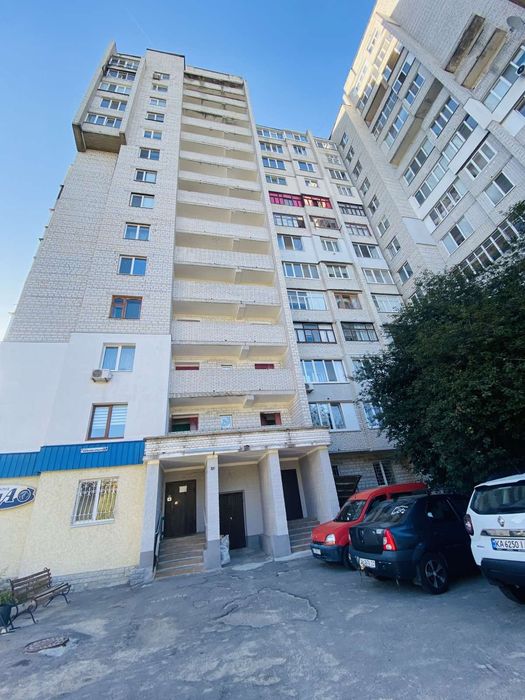 Продам 3 кімнатну квартиру на леваневського