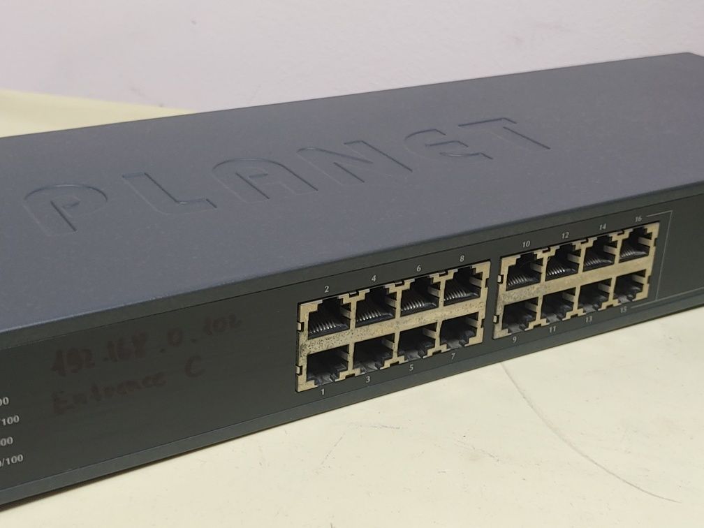 16-Port Gigabit Web Smart Switch Planet GSW-1602SF