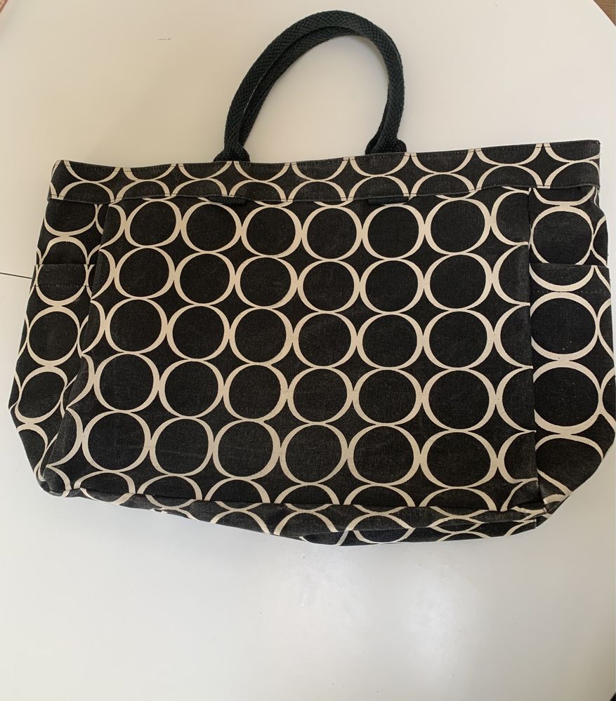 Mala shopper em preto e branco