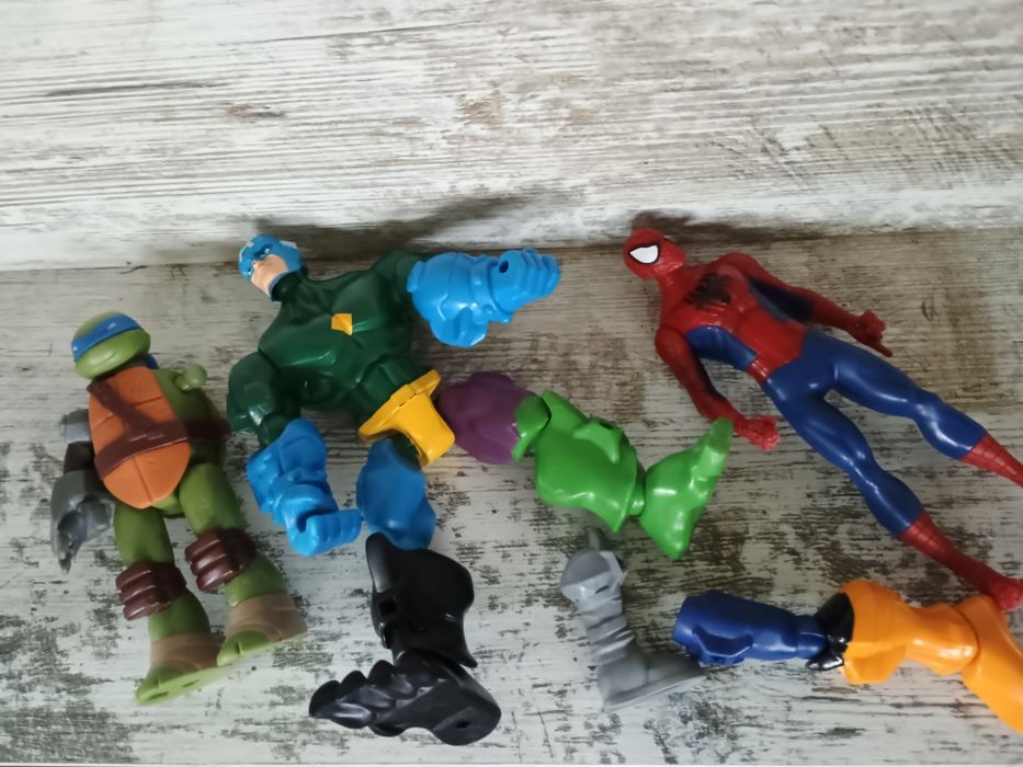 Фігурки героїв Марвел