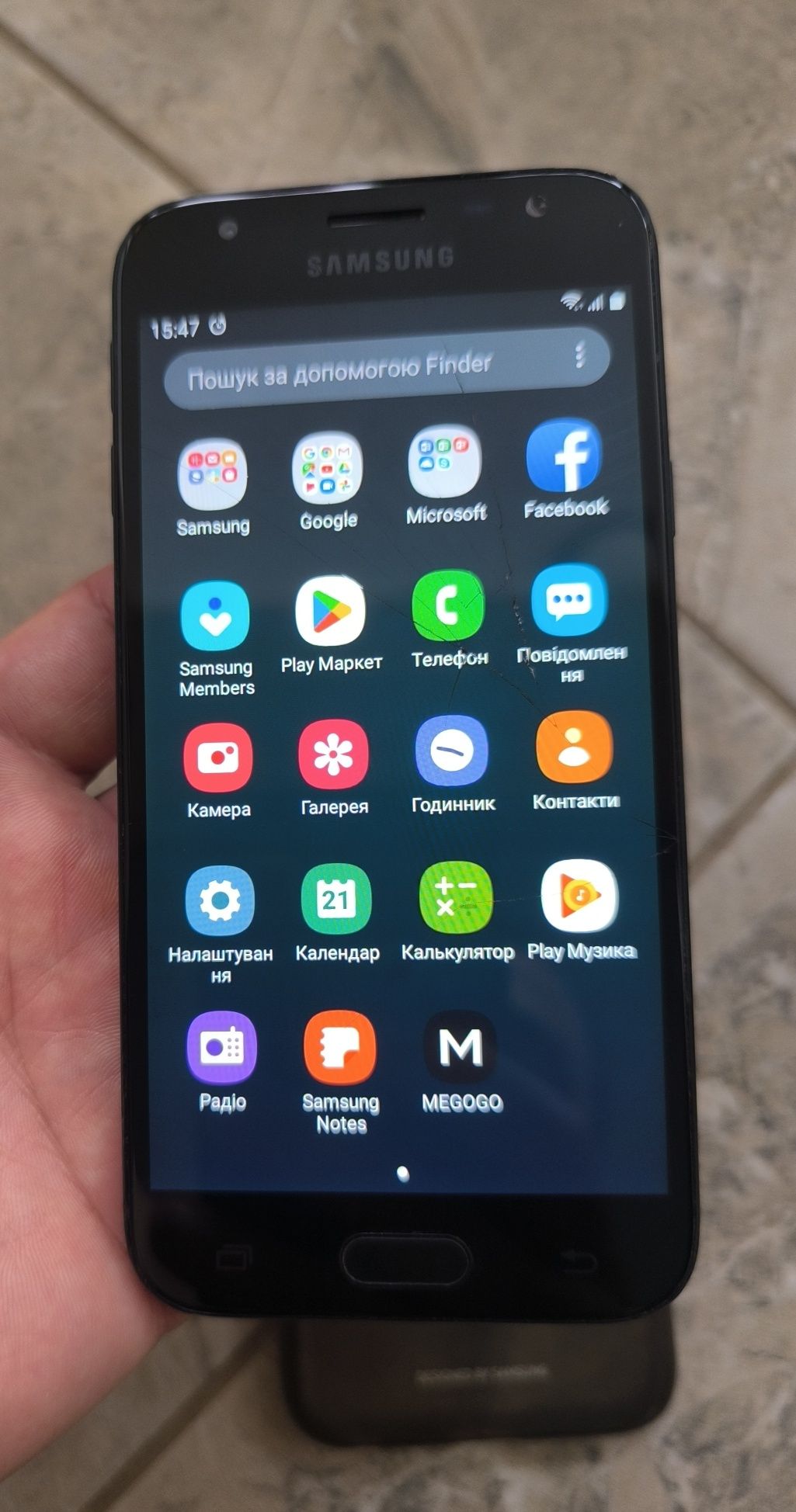 Мобільний телефон Samsung Galaxy J3