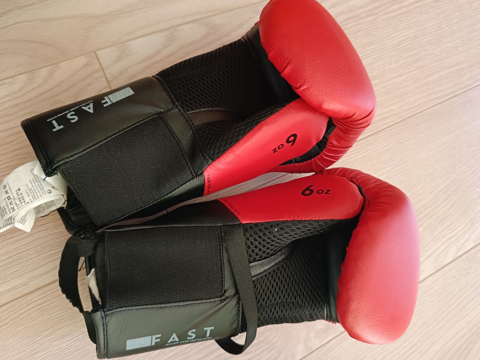 Rękawice bokserskie JNR Decathlon rozmiar 6 i 4