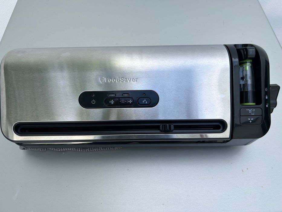 Máquina de selar alimentos a vácuo - FOOD SAVER com sacos incluídos