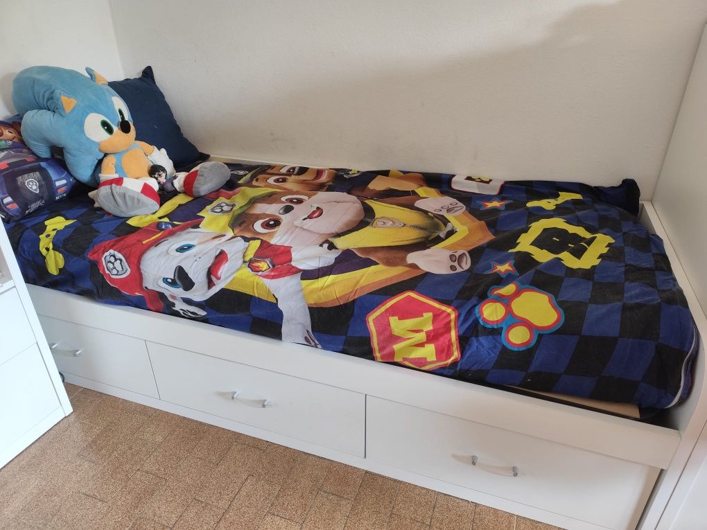 Cama solteiro com armário