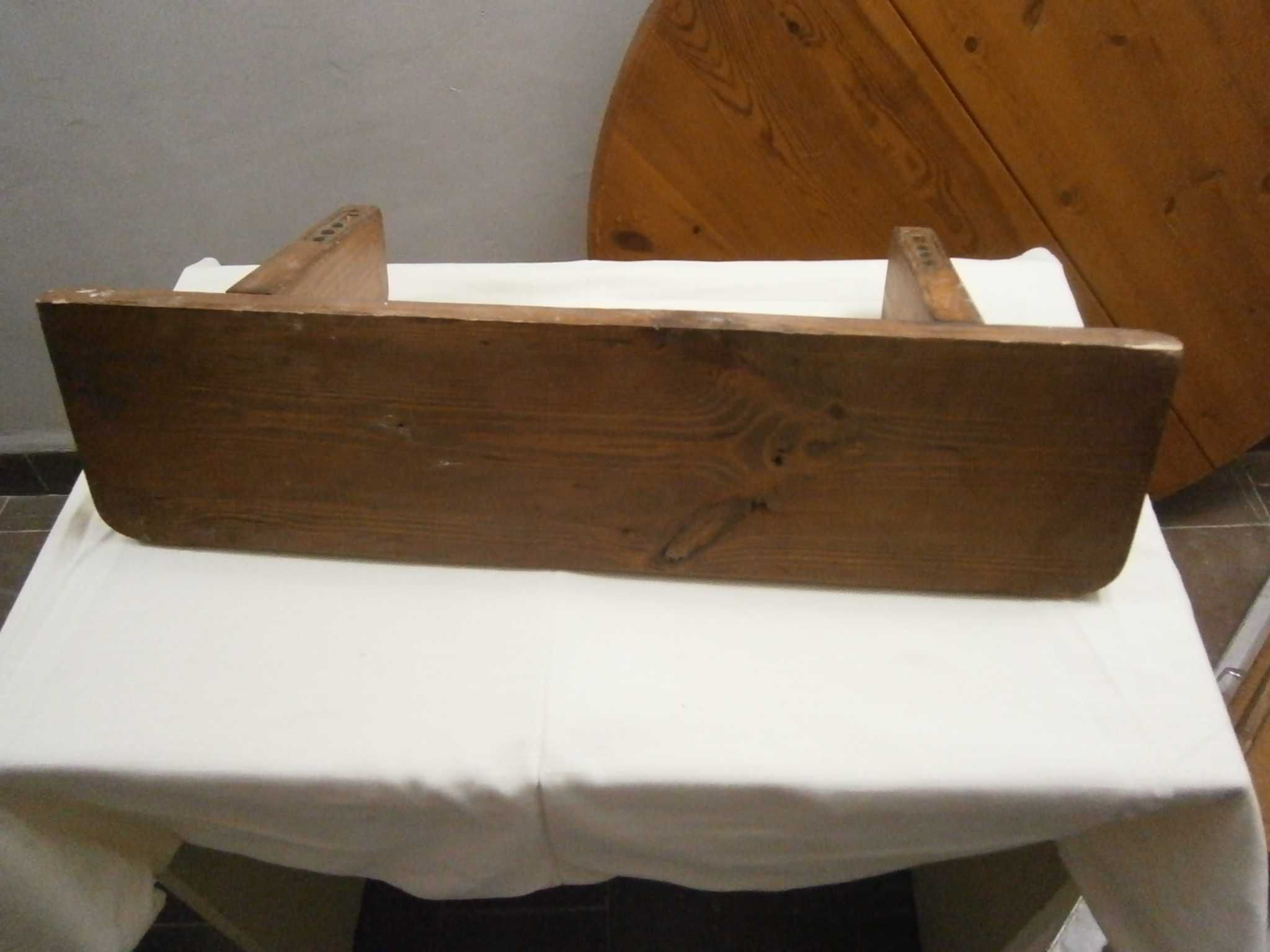 Półka wisząca ze starego  drewna na książki bibeloty zdjęcia