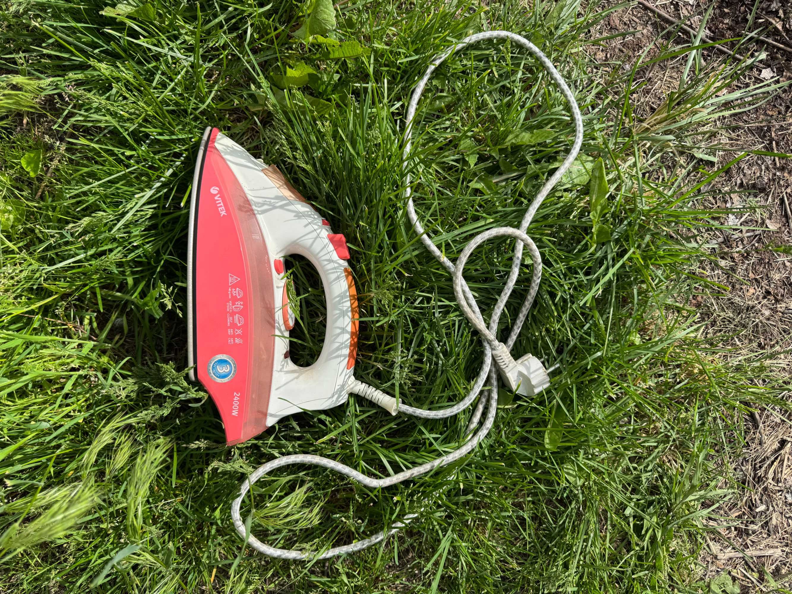 Праска VITEK 2400 Вт — робоча, хороший стан