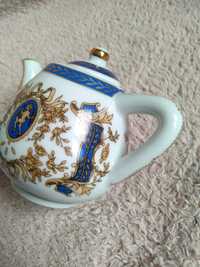 Czajniczek porcelanowy