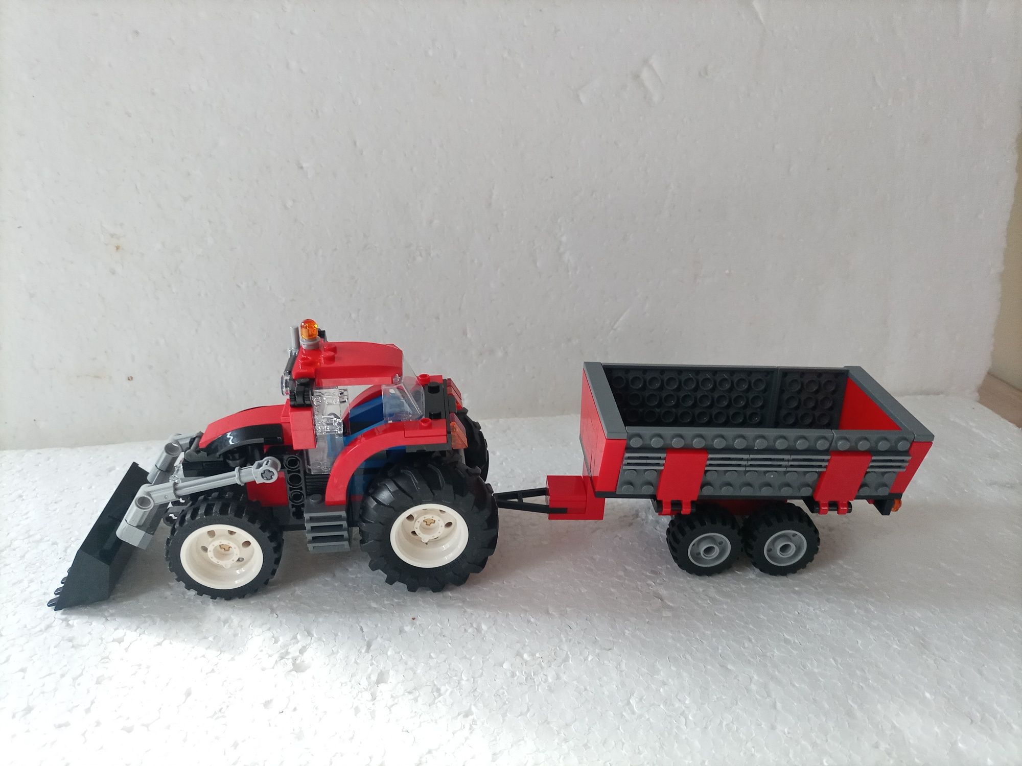 Klocki LEGO traktor przyczepa farma