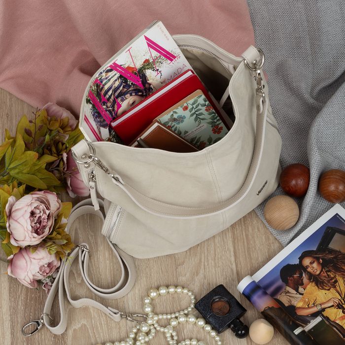 VEZZE torebka damska zamszowa worek z paskiem na ramię V551 kremowa