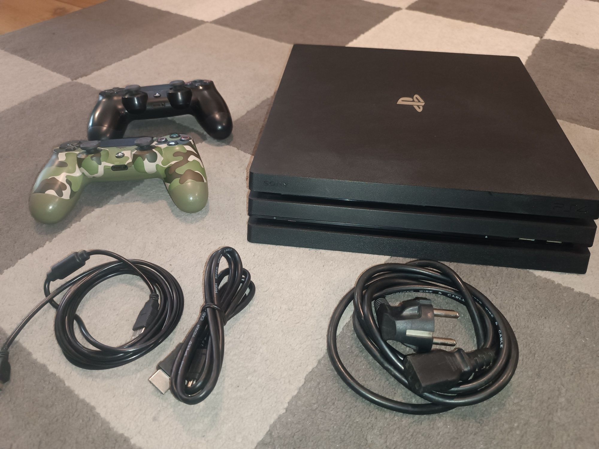 PS4 pro CUH-7116B po spa plus 2 pady