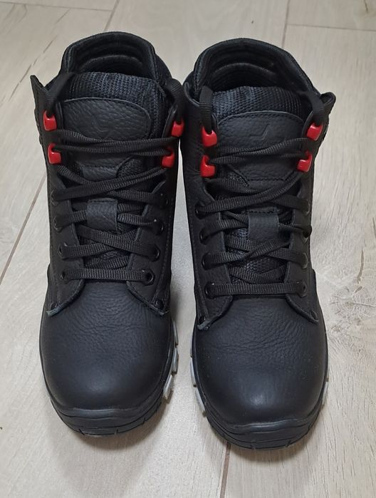 Продам новые зимние ботинки,р.39 Mida