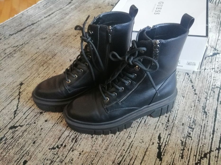 Оригінальні жіночі чоботи Guess. Розмір 9, устілка 26 см.