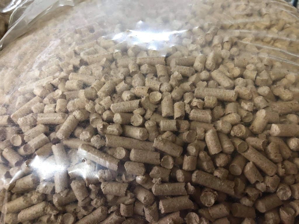 PELLET DRZEWNY świerkowy klasa A1 pakowany w worki 15 kg dostępny !