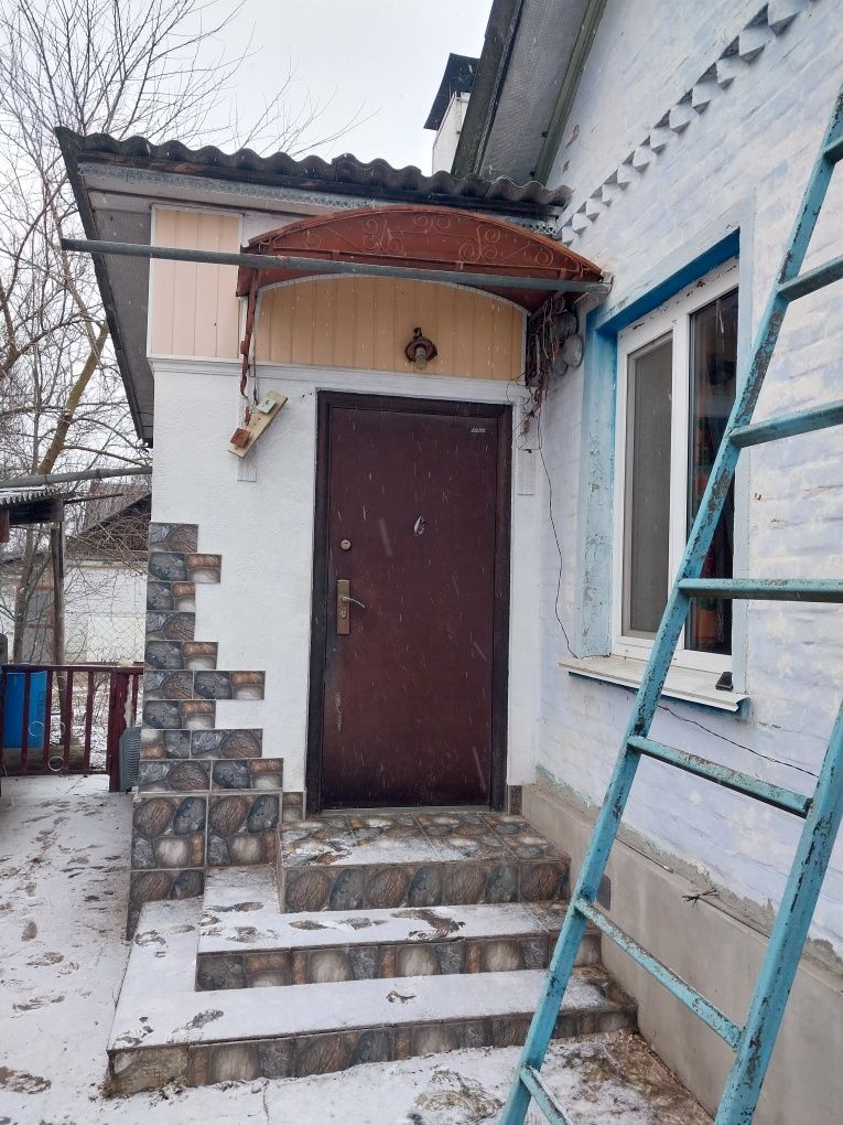 Продається пів дома , ост. Гагаріна ( біля Кварталу)