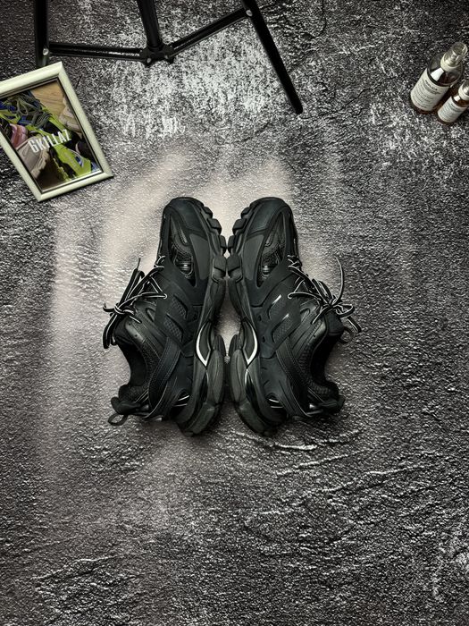 balenciaga track 1 black 42-43