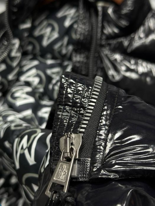 Чоловіча чорна куртка Moncler демісезонна монклер блискуча коротка