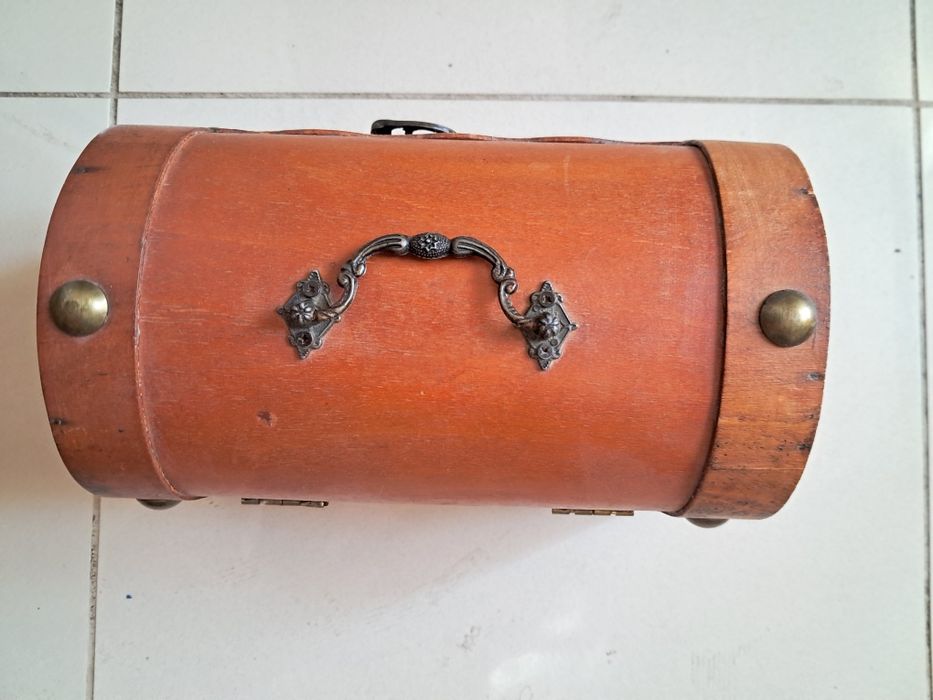 Kuferek drewniany