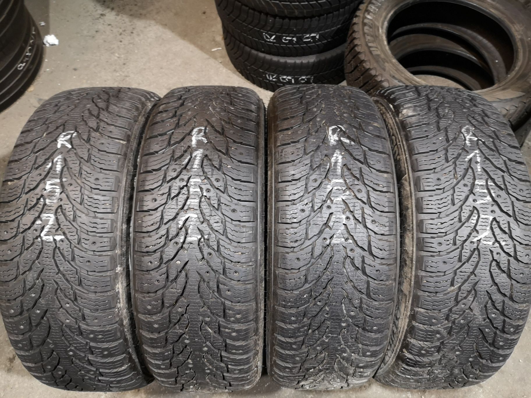 Opony zimowe 215/60/17 Nordman 4szt 9mm 2023r