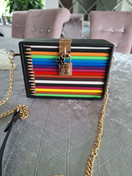 Torebka kuferek kredki