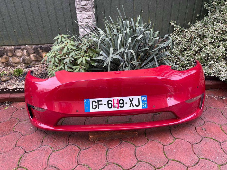 Бампер передній Tesla Model Y під парктронік