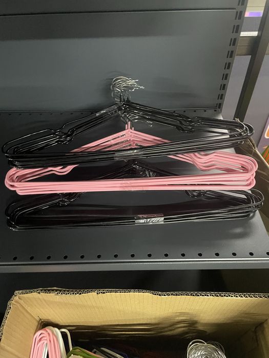 Вішалки для одягу