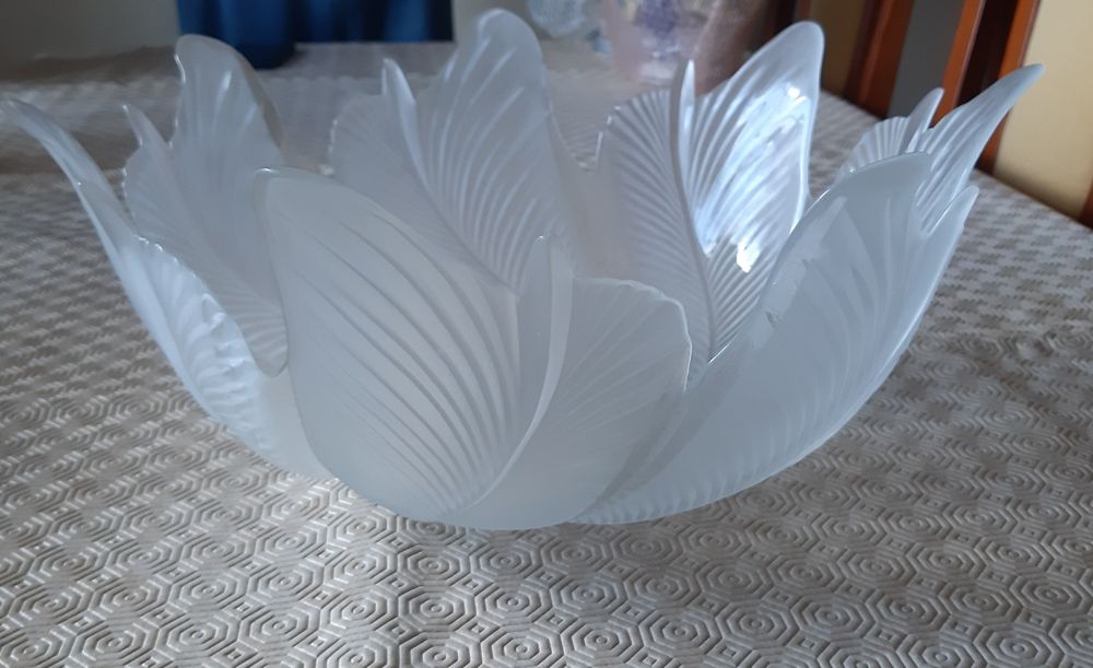 Fruteiras em vidro e louca