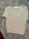 Blusa bege/dourada de renda