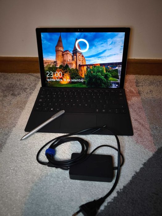 Surface Pro 4 i5 - com caneta e carregador - Windows 10 Pro