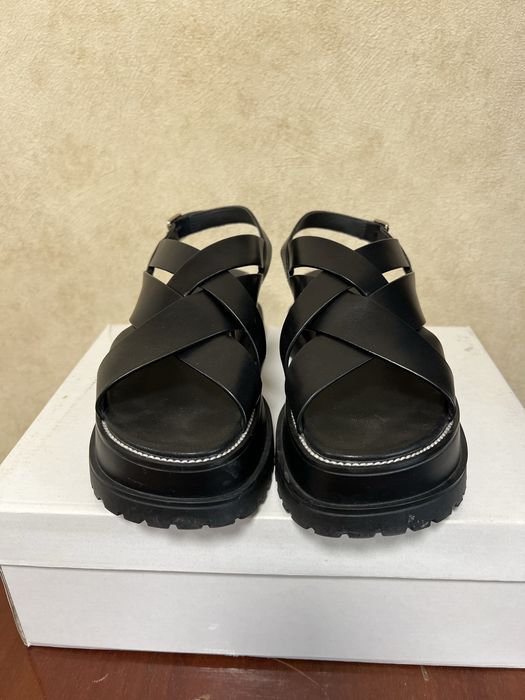 Босоніжки шкіряні